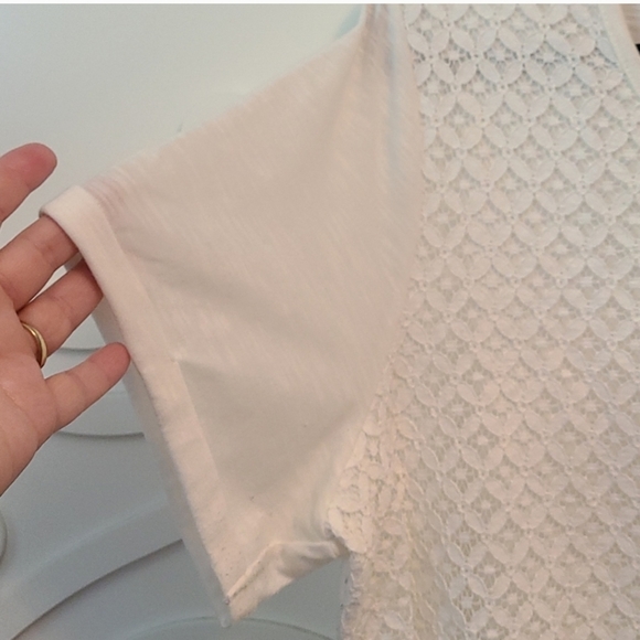 🌟3 for $30🌟 White tee with lace overlay 1X - Picture 5 of 9